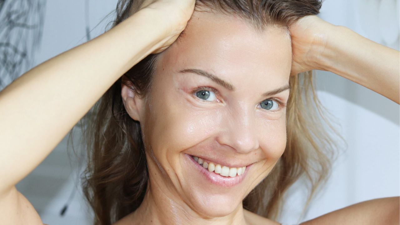 Read more about the article Eyelid Lift Massage