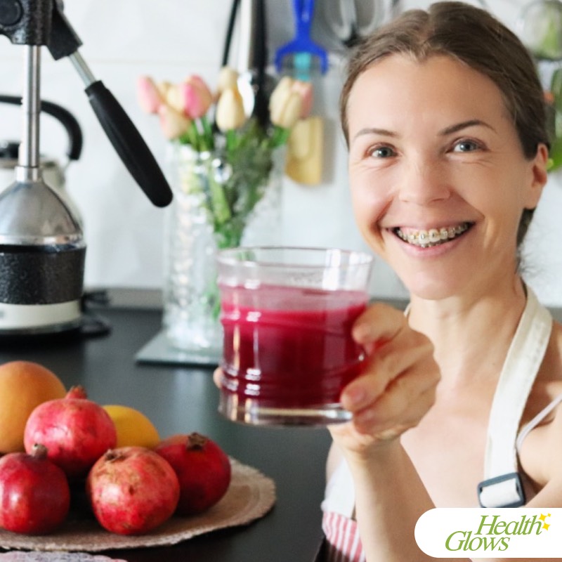 Marina from "Health Glows" explains in a detailed blog post why she likes to consume pomegranate juice and why she recommends it to everyone who likes a healthy diet.