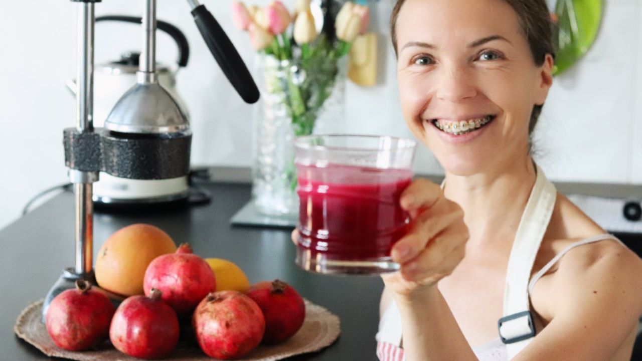 Read more about the article Why Is Pomegranate Juice so Healthy for You?