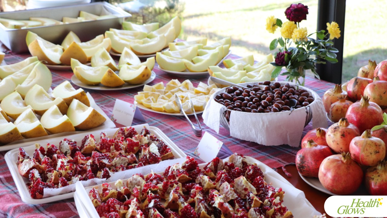 A typical raw vegan breakfast that the guests are served at the 'Serbian Fruit Festival'. At the 'Serbian Fruit Festival', guests have the opportunity to experience what it means to eat a raw vegan diet through meals made with fresh produce. In addition, through lectures, the guests of this festival receive top-notch education on a raw vegan diet and health.