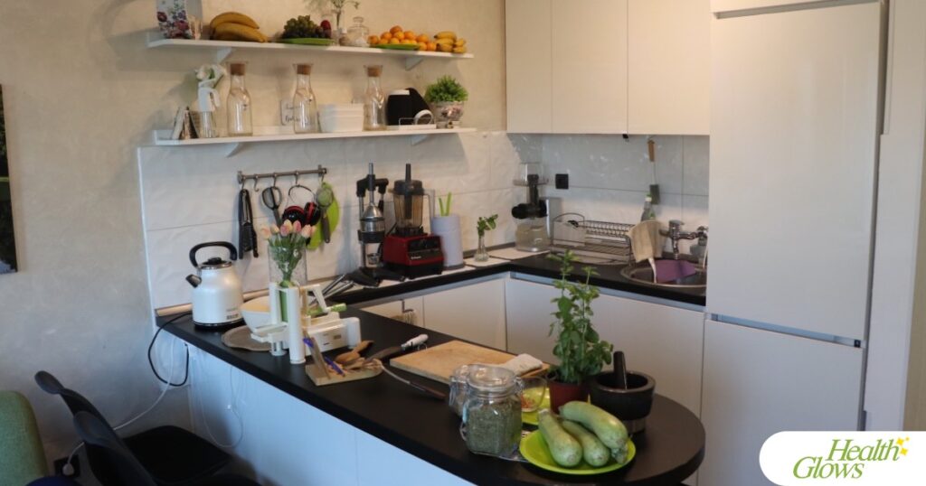 Ingredients for the raw vegan fusilli al pesto pasta.