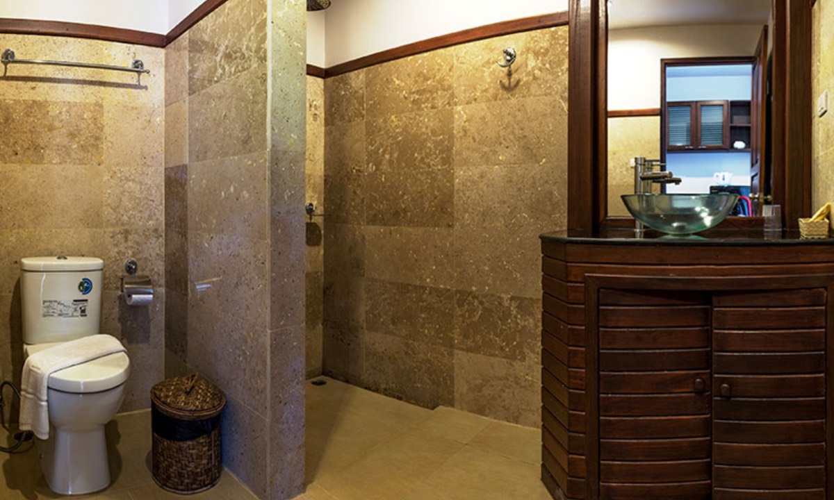 Bathroom in the accommodation at the "Health Glows Thai Retreat" 2025.