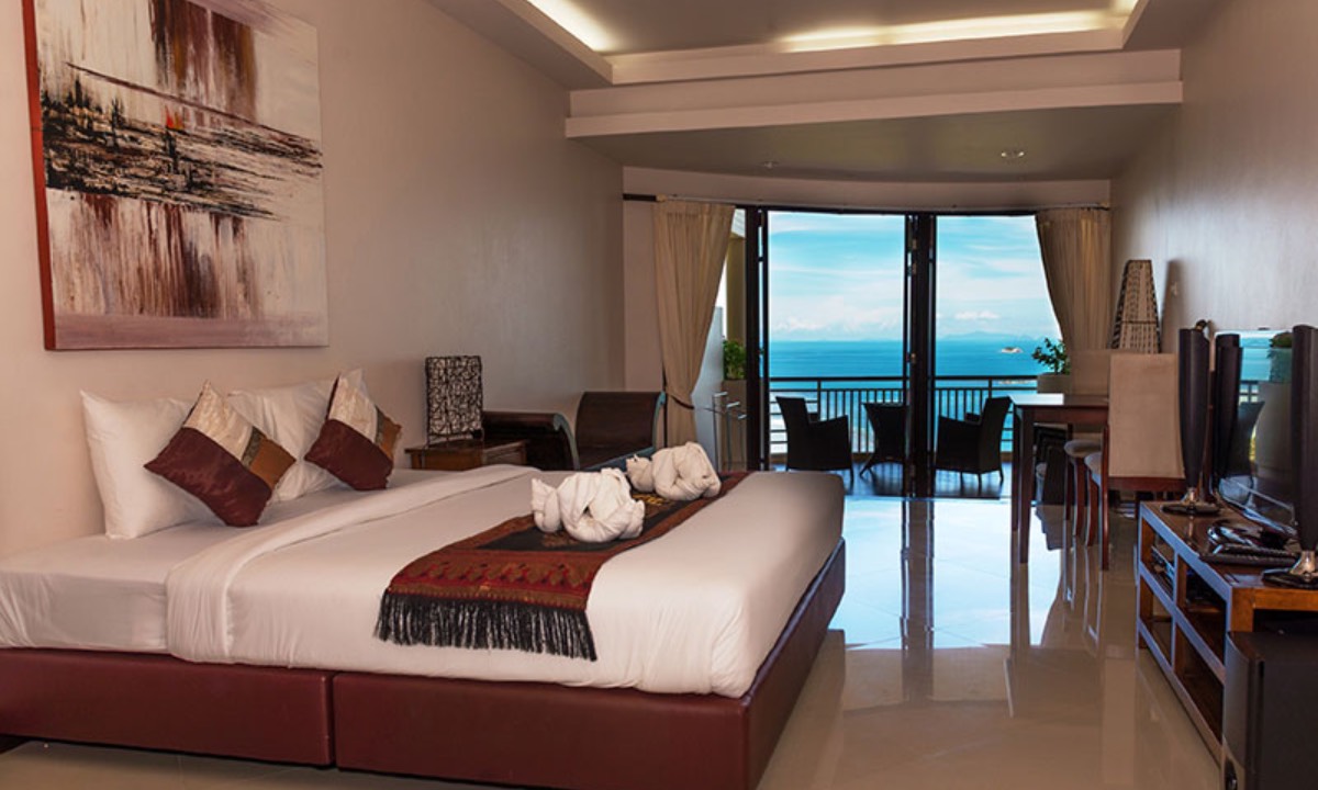 Deluxe room with a sea view for a couple at the 'Health Glows Retreat Retreat' 2025.