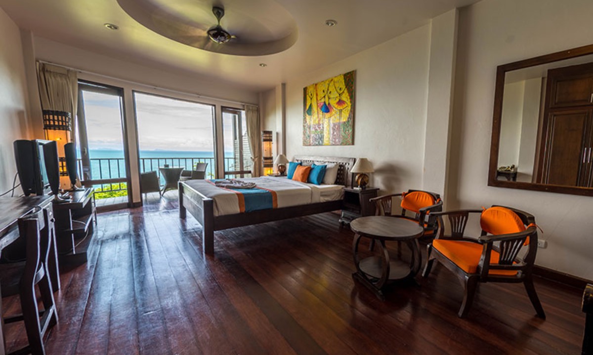 Private deluxe room with a sea view at the 'Health Glows Retreat Retreat' 2025.